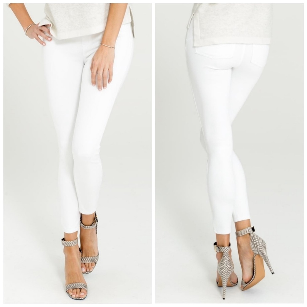 NWT $128 SPANX White Jeanish stretch pull on Jean Pants 27” inseam Medium